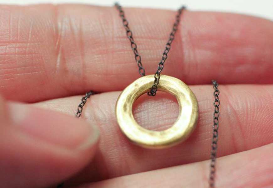 L'or peut-il rouiller ou changer de couleur ?